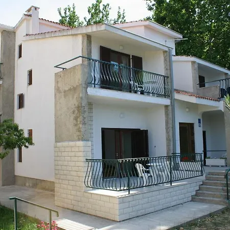 Casa de hóspedes Triple 2746b